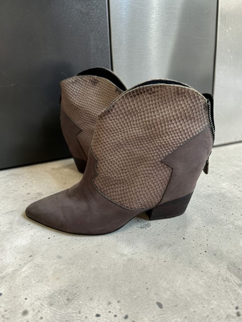 LOLA CRUZ Taupe Leather Ankle Boots Size 38 / 8